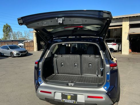 Used 2023 Nissan Pathfinder Platinum w/ Cargo Package image 27