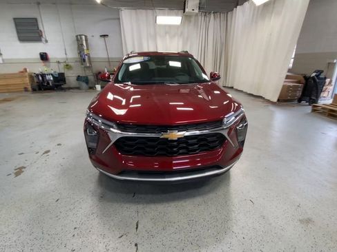 Certified 2025 Chevrolet Trax LT w/ Driver Confidence Package FWD image 3