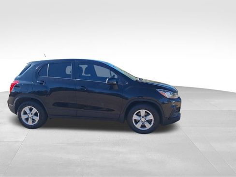 Certified 2022 Chevrolet Trax LS w/ Tint and Cruise Package image 7