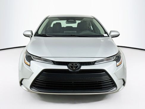 Used 2023 Toyota Corolla LE FWD image 2