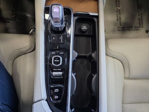 Used 2016 Volvo XC90 T8 Inscription w/ Vision Package AWD/4WD image 30