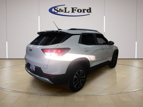 Used 2025 Chevrolet TrailBlazer LT w/ Driver Confidence Package image 6