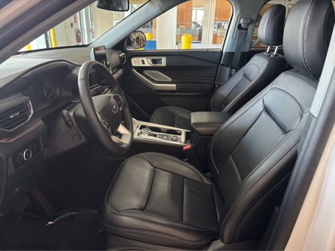 Used 2023 Ford Explorer Limited w/ Limited Technology Package AWD/4WD image 25