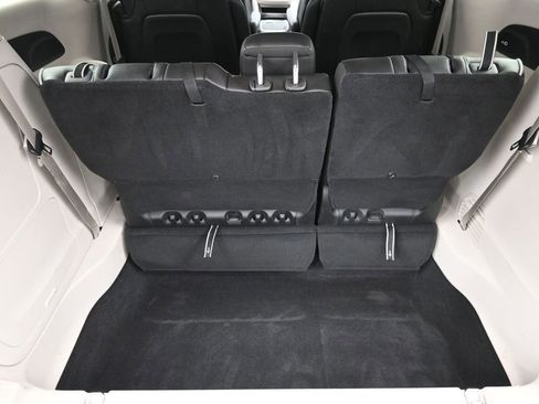 Used 2023 Chrysler Pacifica Limited FWD image 10