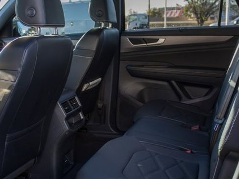 Used 2024 Volkswagen Atlas Cross Sport SE image 10