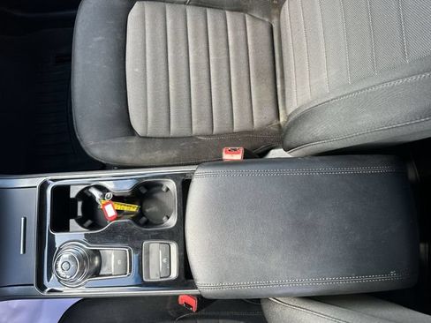 Used 2020 Ford Edge SE FWD image 19