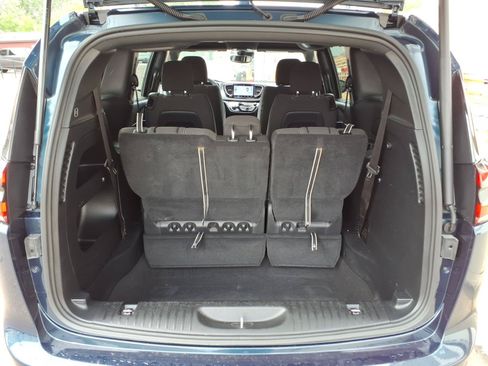 Used 2022 Chrysler Pacifica Touring FWD image 20