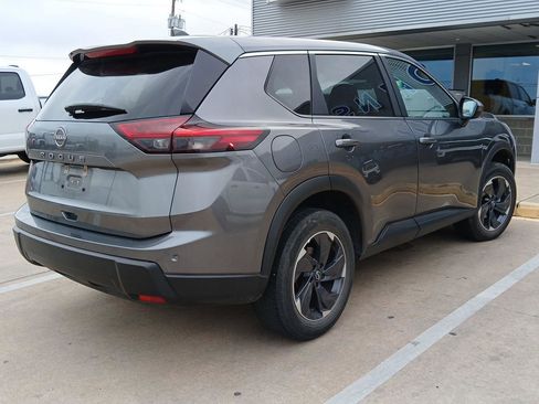 Used 2025 Nissan Rogue SV image 7