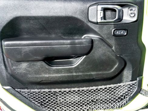 Used 2023 Jeep Gladiator Sport image 10