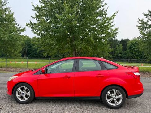 Used 2012 Ford Focus SE FWD image 2