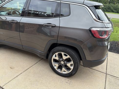 Used 2019 Jeep Compass Limited AWD/4WD image 6