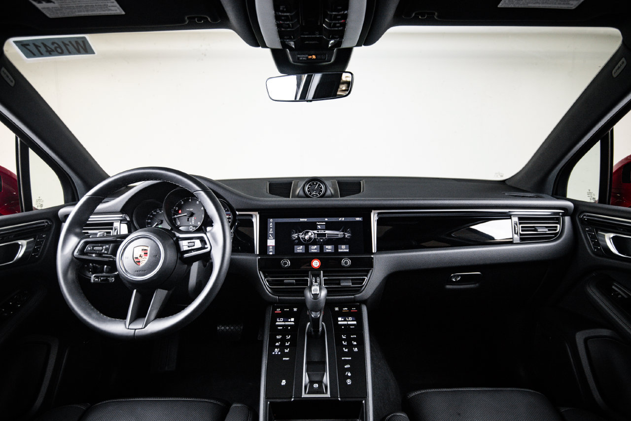 Certified 2026 Porsche Macan AWD/4WD image 25