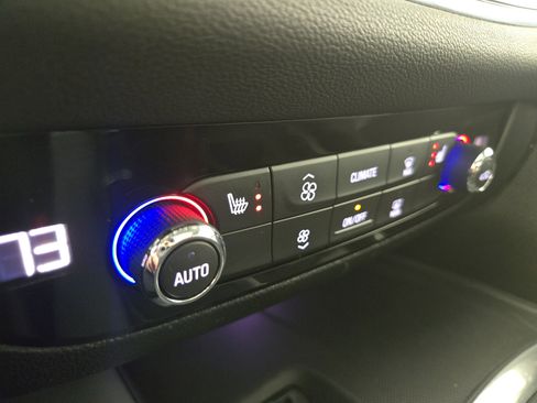 Certified 2020 Buick Enclave Essence image 28