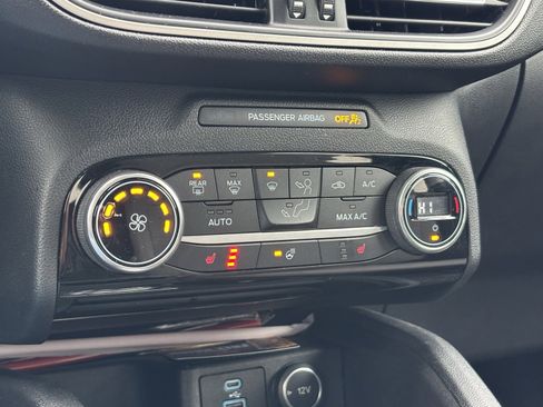 Used 2021 Ford Escape SE w/ SE Sport Appearance Package image 7