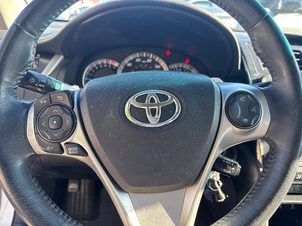 Used 2014 Toyota Camry SE FWD image 16