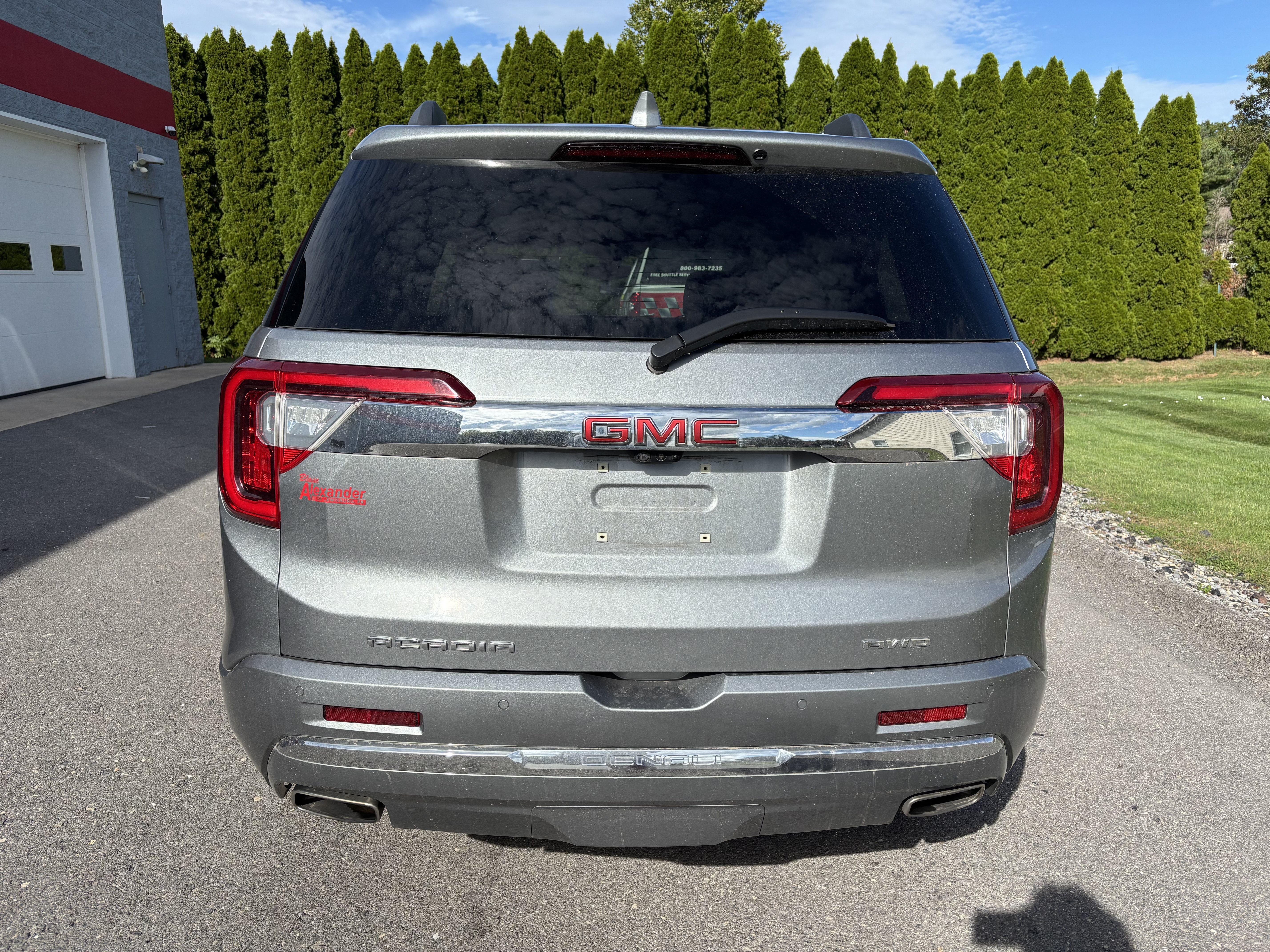 Used 2023 GMC Acadia Denali w/ Denali Technology Package AWD/4WD image 4