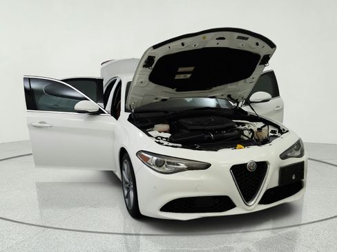Used 2017 Alfa Romeo Giulia Ti w/ TI Leather Package AWD/4WD image 9
