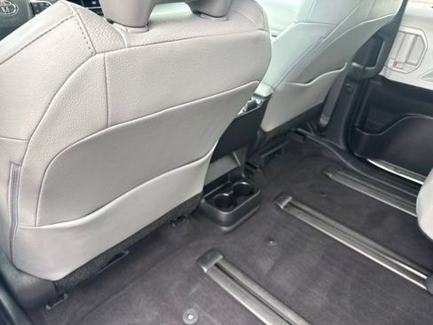 Used 2025 Toyota Sienna XLE FWD image 21