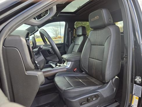 Used 2024 Chevrolet Silverado 3500 High Country w/ High Country Premium Package image 16