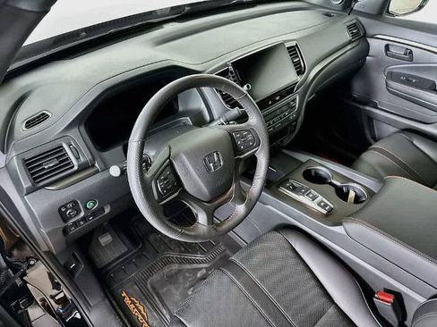 Used 2025 Honda Ridgeline TrailSport image 2