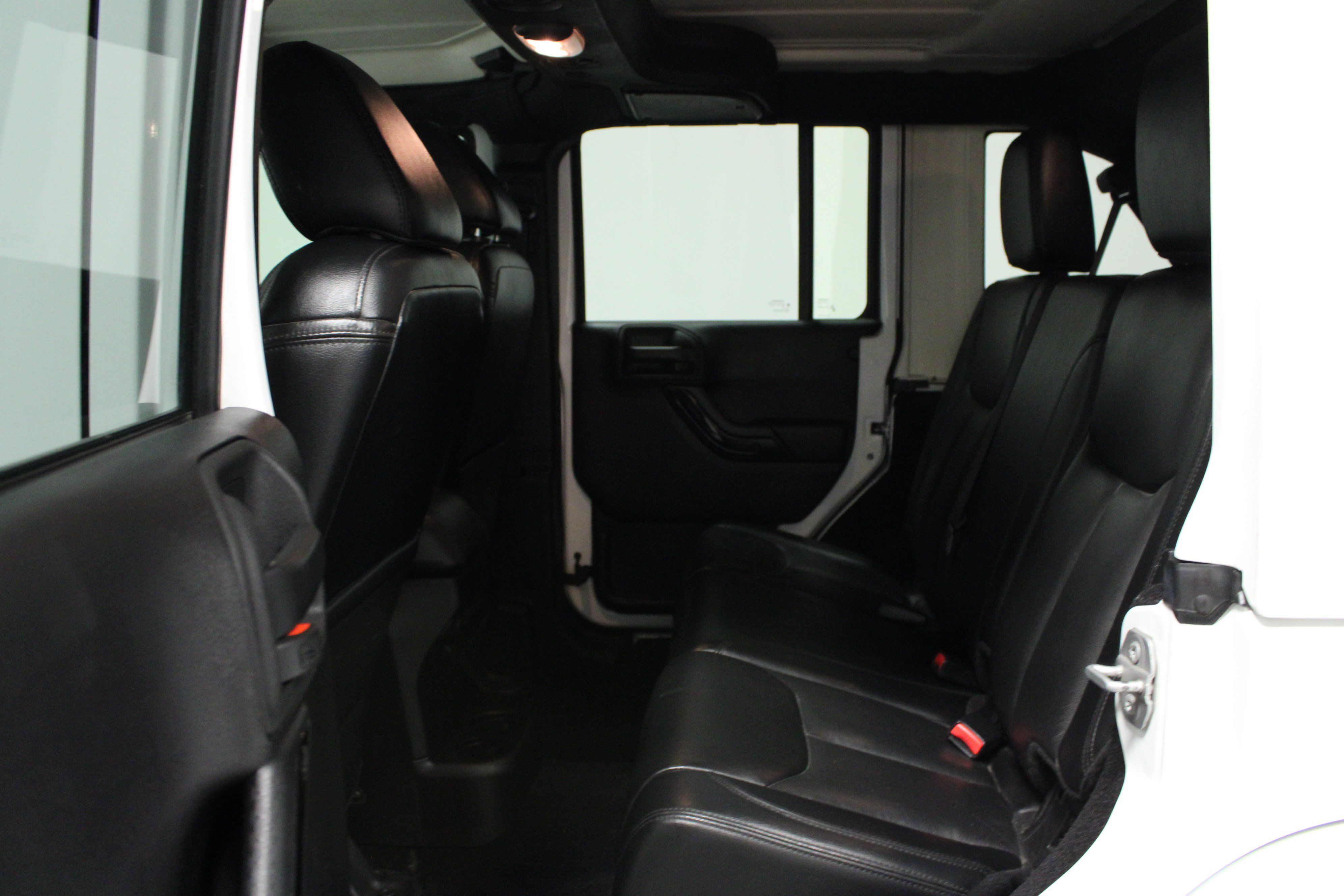 Used 2015 Jeep Wrangler Unlimited Sahara AWD/4WD image 13