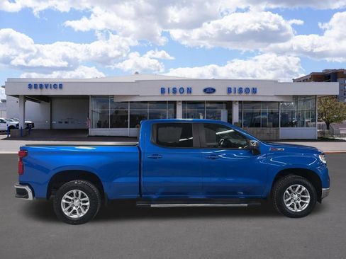 Used 2024 Chevrolet Silverado 1500 LT w/ Z71 Off-Road Package AWD/4WD image 2