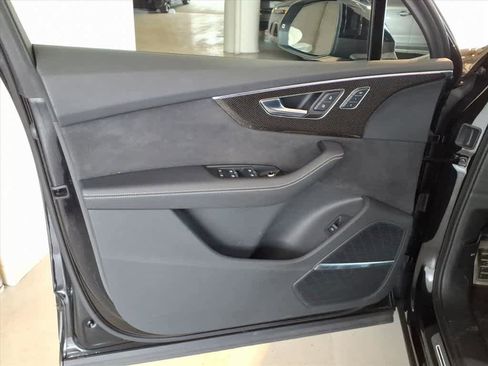 Used 2023 Audi SQ7 Premium Plus w/ Executive Package image 10