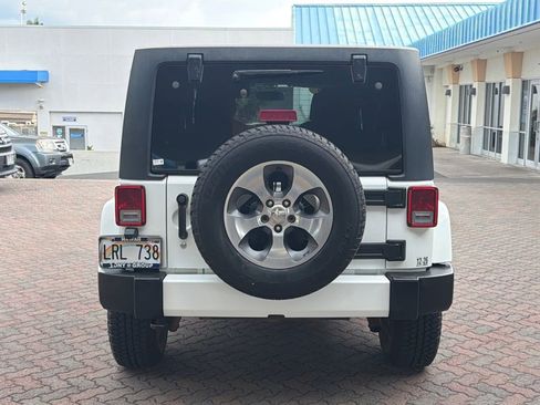 Used 2016 Jeep Wrangler Unlimited Sahara w/ Connectivity Group image 4