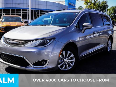 Used 2019 Chrysler Pacifica Touring-L image 3