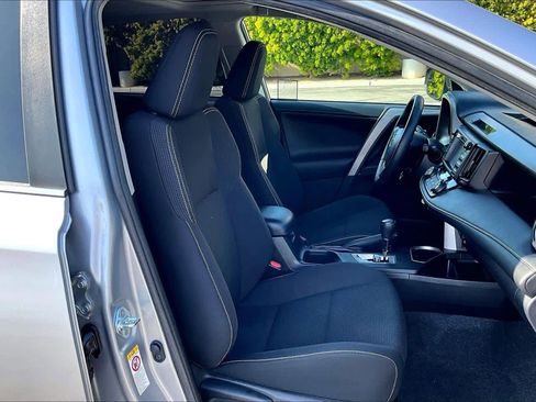 Used 2017 Toyota RAV4 XLE w/ Carpet Mat Package image 8