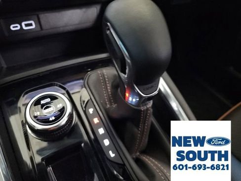 Used 2024 GMC Canyon AT4 w/ AT4 Premium Package image 27