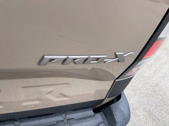 Used 2022 Nissan Frontier Pro-X RWD image 13