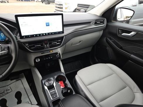 Certified 2025 Ford Escape Platinum image 27