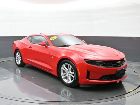Used 2021 Chevrolet Camaro LS RWD image 6