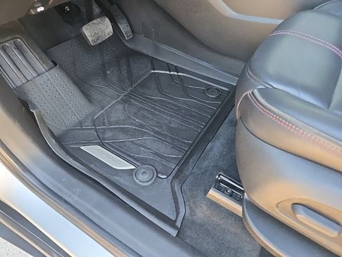 Used 2022 Chevrolet Traverse RS w/ LPO, Floor Liner Package image 38
