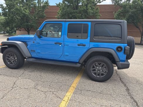 Used 2024 Jeep Wrangler Unlimited Sport AWD/4WD image 29