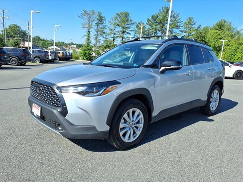 Used 2025 Toyota Corolla Cross LE w/ Moonroof Package AWD/4WD image 14
