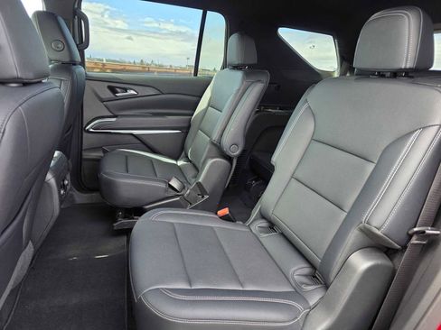 Used 2025 Chevrolet Traverse LT AWD/4WD image 19