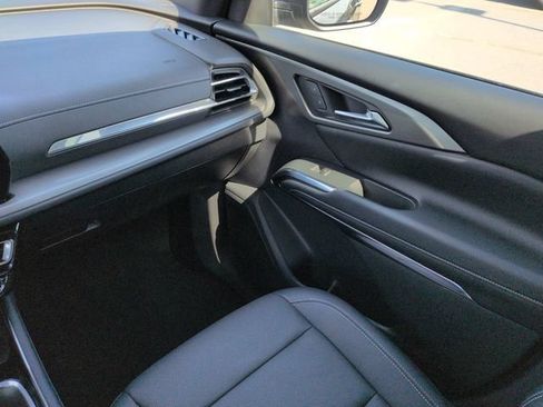 Used 2025 Chevrolet Traverse LT w/ Driver Confidence Package FWD image 17