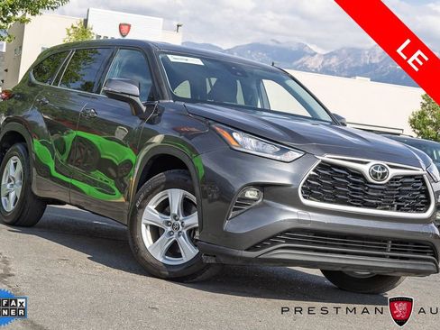 Used 2022 Toyota Highlander LE AWD/4WD image 1