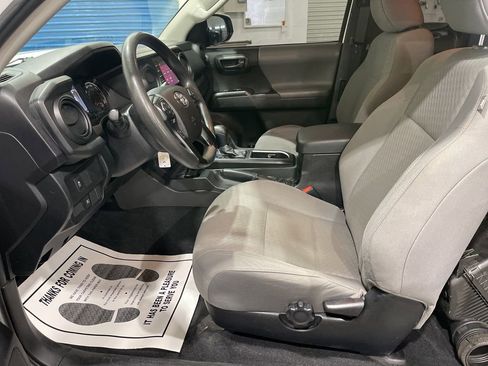 Used 2022 Toyota Tacoma SR w/ SR Convenience Package RWD image 9