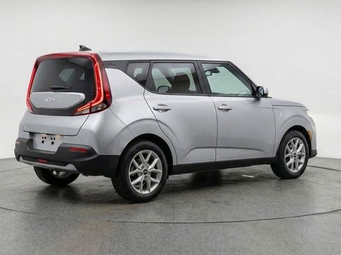 Used 2025 Kia Soul LX w/ LX Technology Package FWD image 9
