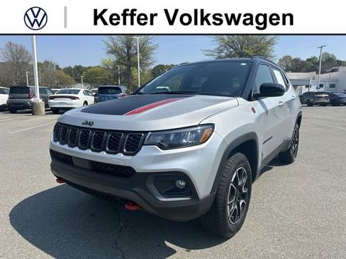 Used 2024 Jeep Compass Trailhawk AWD/4WD image 1