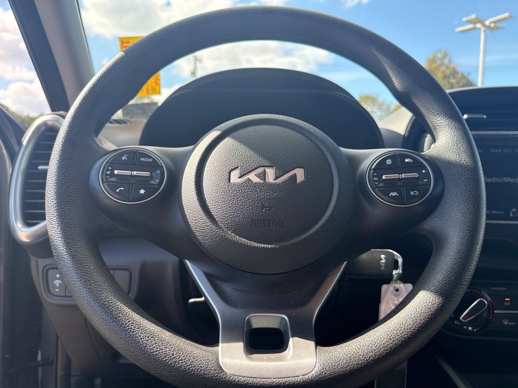 Used 2023 Kia Soul LX w/ LX Technology Package FWD image 7