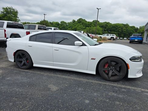 Used 2018 Dodge Charger SRT w/ Harman/Kardon Audio Group RWD image 2