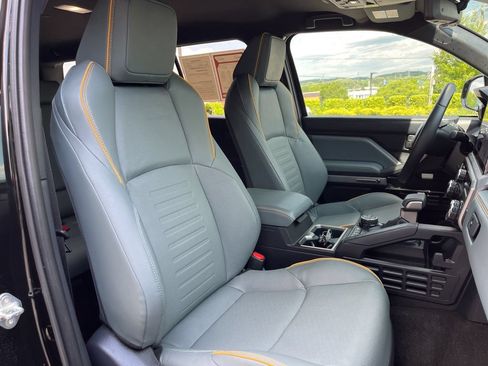 Used 2025 Toyota 4Runner Trailhunter AWD/4WD image 27