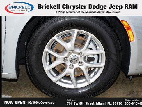 Used 2024 Chrysler Pacifica Touring-L FWD image 38
