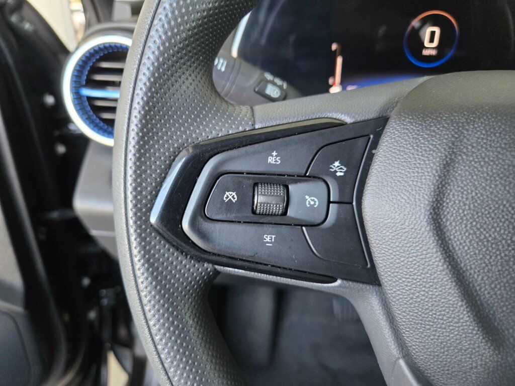 Used 2025 Chevrolet Trax LT FWD image 24
