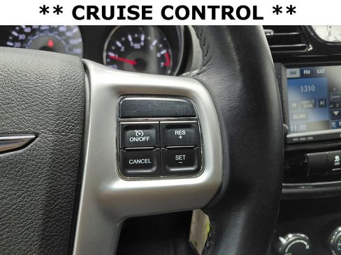 Used 2011 Chrysler 200 Touring image 6