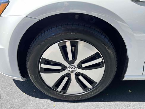 Used 2015 Volkswagen e-Golf SEL Premium image 42